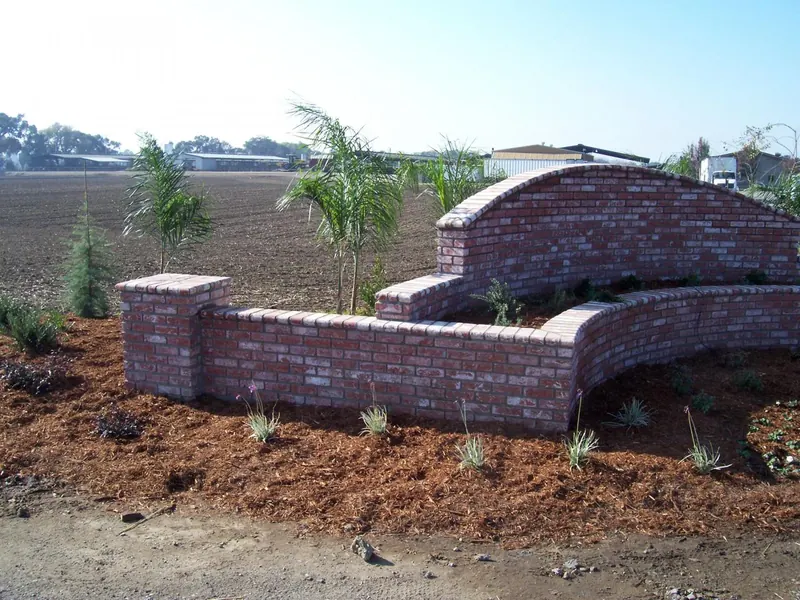 Brick garden seat wall by Brickhouse Masonry, Central Valley CA