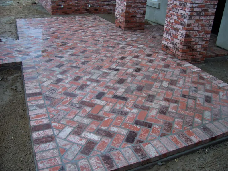 Brick paver patio and brick columns by Brickhouse Masonry, Central Valley CA