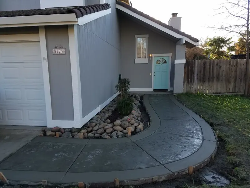 Curved concrete walkway by Brickhouse Masonry, Central Valley CA