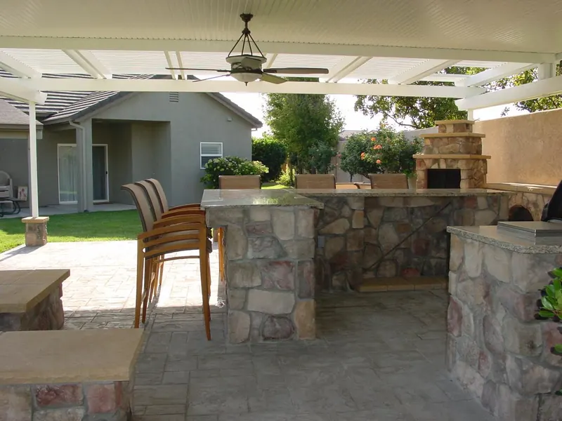 Outdoor bar with stone base by Brickhouse Masonry, Central Valley CA