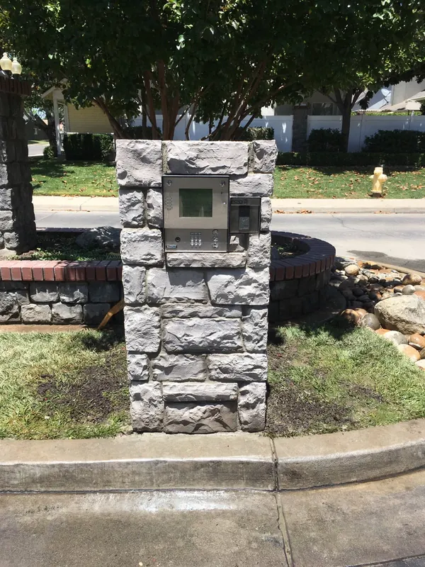 Stone mailbox column by Brickhouse Masonry, Central Valley CA