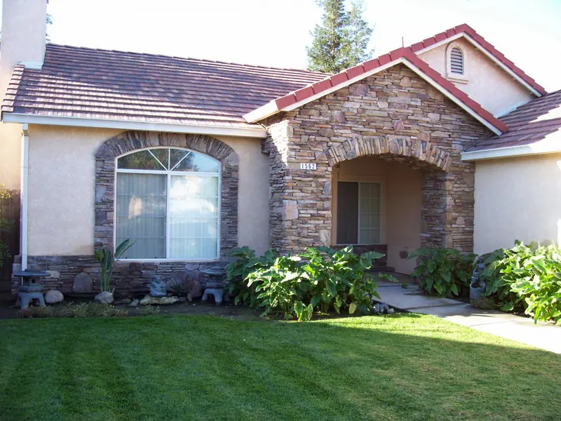 Stone veneer entry arch by Brickhouse Masonry, Central Valley CA