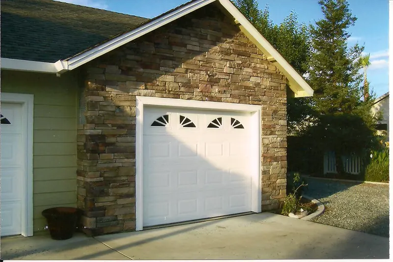 Stone veneer garage by Brickhouse Masonry, Central Valley CA