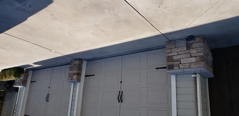 Stone veneer garage columns by Brickhouse Masonry, Central Valley CA