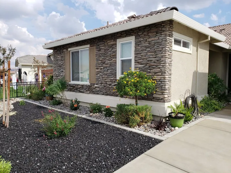 Stone veneer wainscot by Brickhouse Masonry, Central Valley CA